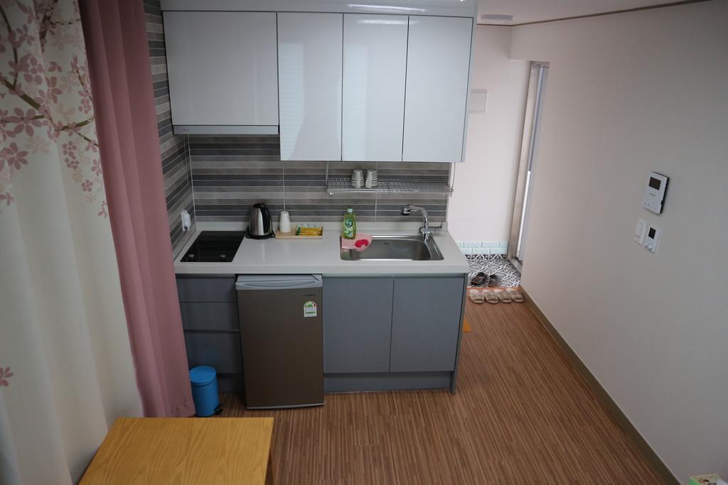 Blue Island Guesthouse Сеогвипо Екстериор снимка