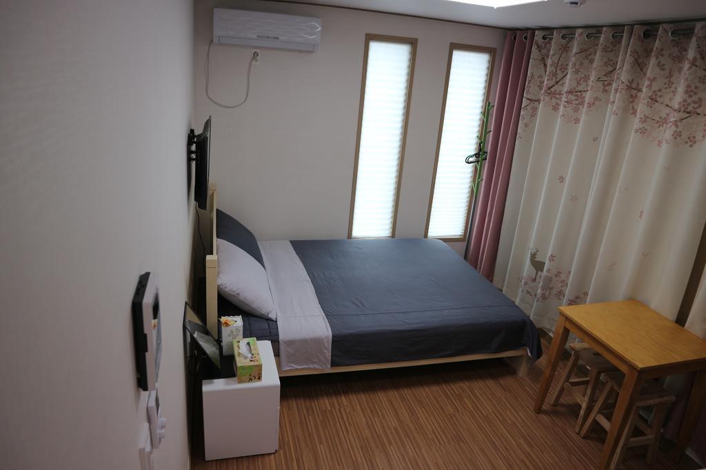 Blue Island Guesthouse Сеогвипо Екстериор снимка