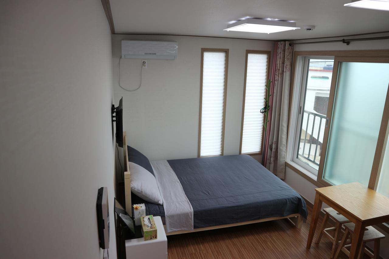 Blue Island Guesthouse Сеогвипо Екстериор снимка