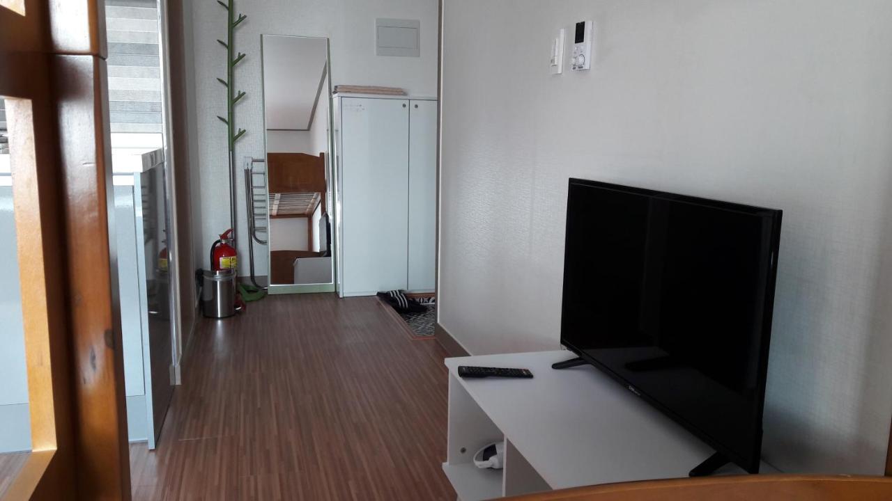 Blue Island Guesthouse Сеогвипо Екстериор снимка