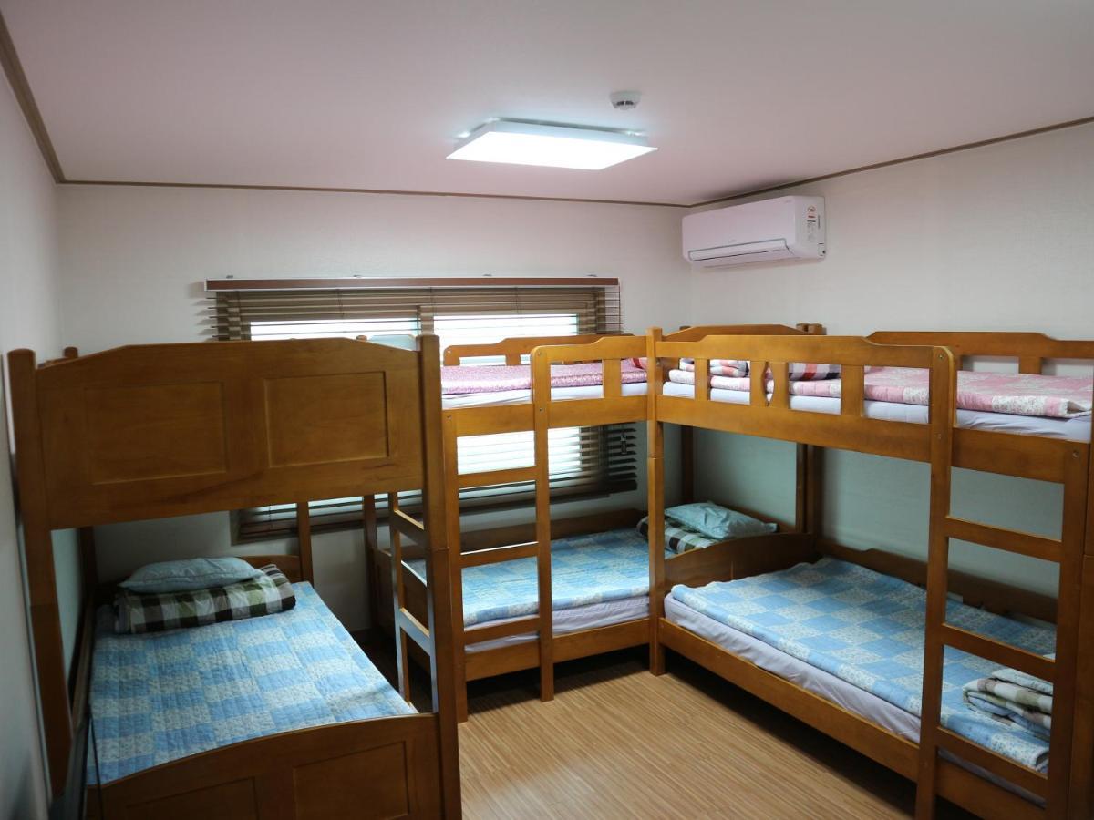 Blue Island Guesthouse Сеогвипо Екстериор снимка